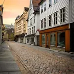 - 301 Apartament *
