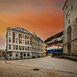 - 301 Apartament *